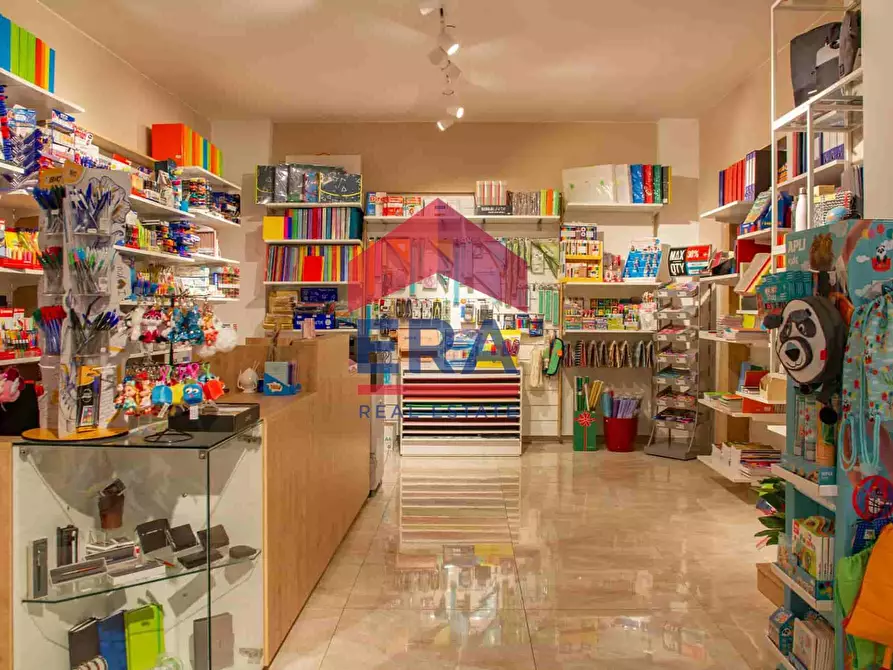 Immagine 4 di Attività commerciale in vendita  a Genzano Di Roma