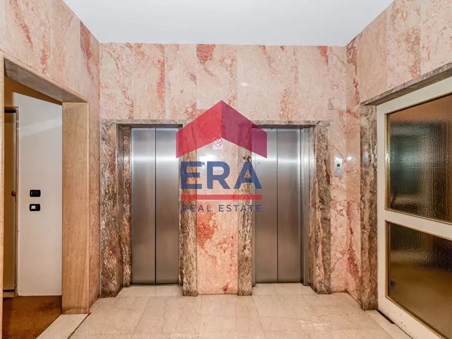 Immagine 3 di Appartamento in vendita  in Galleria De Cristoforis 3 a Milano