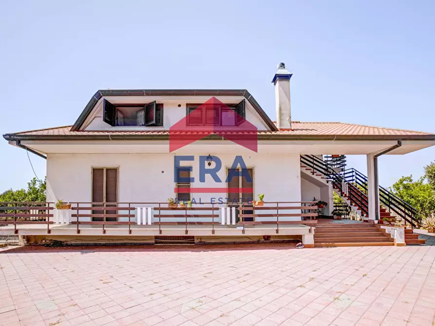 Immagine 1 di Villa in vendita  in Via E.Torricelli 6 a Pomezia