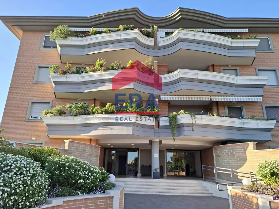 Immagine 1 di Appartamento in vendita  in Via Lina Bo Bardi a Roma