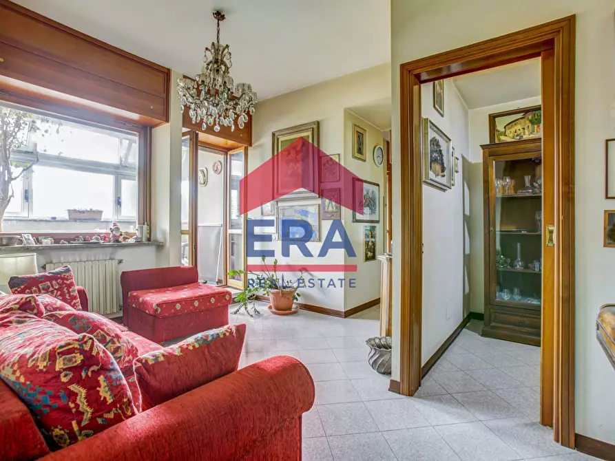 Immagine 2 di Appartamento in vendita  in Via Paolo Barison 84 a Roma