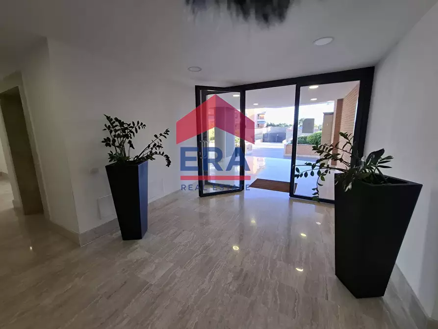 Immagine 5 di Appartamento in vendita  in Via Lina Bo Bardi a Roma