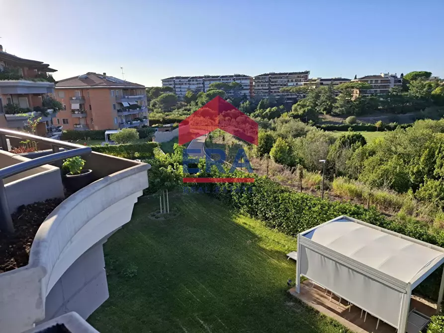 Immagine 2 di Appartamento in vendita  in Via Lina Bo Bardi a Roma