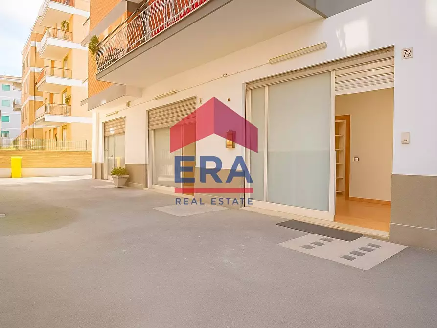 Immagine 1 di Locale commerciale in vendita  in Via Filippo Re 72 a Pomezia