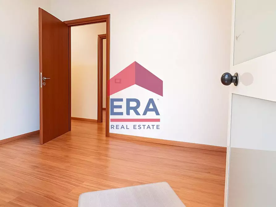 Immagine 4 di Locale commerciale in vendita  in Via Filippo Re 72 a Pomezia