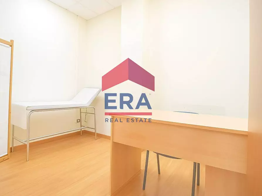 Immagine 5 di Locale commerciale in vendita  in Via Filippo Re 72 a Pomezia