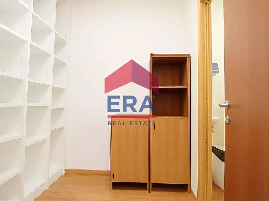 Immagine 6 di Locale commerciale in vendita  in Via Filippo Re 72 a Pomezia