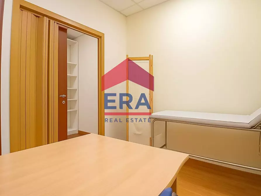 Immagine 7 di Locale commerciale in vendita  in Via Filippo Re 72 a Pomezia