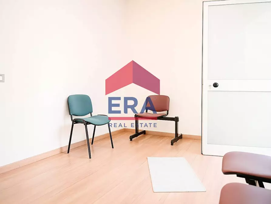 Immagine 8 di Locale commerciale in vendita  in Via Filippo Re 72 a Pomezia