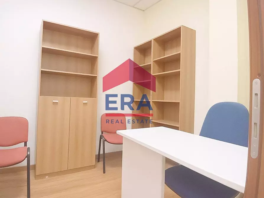 Immagine 9 di Locale commerciale in vendita  in Via Filippo Re 72 a Pomezia