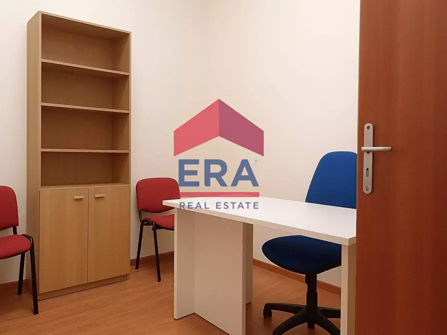 Immagine 12 di Locale commerciale in vendita  in Via Filippo Re 72 a Pomezia