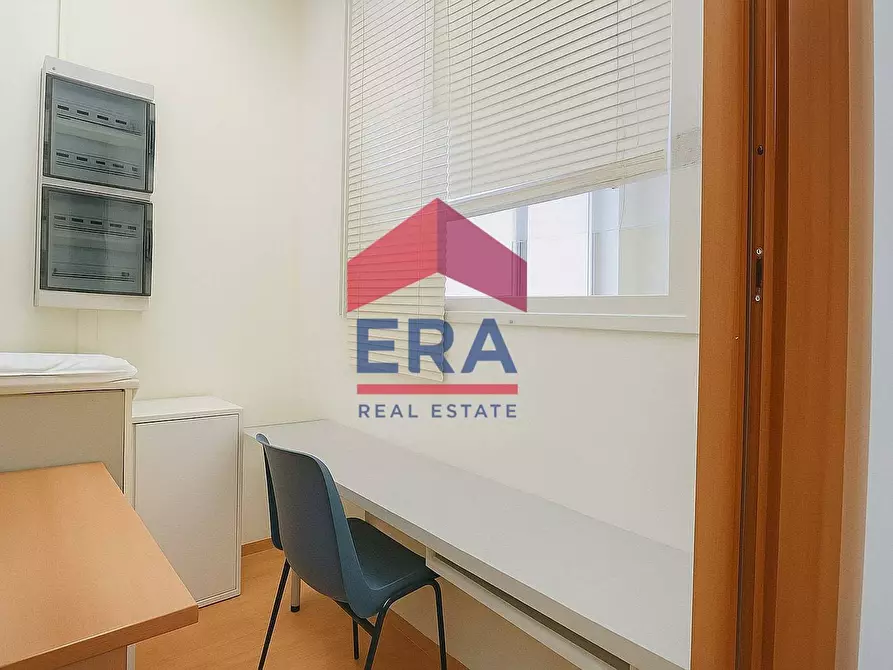 Immagine 16 di Locale commerciale in vendita  in Via Filippo Re 72 a Pomezia