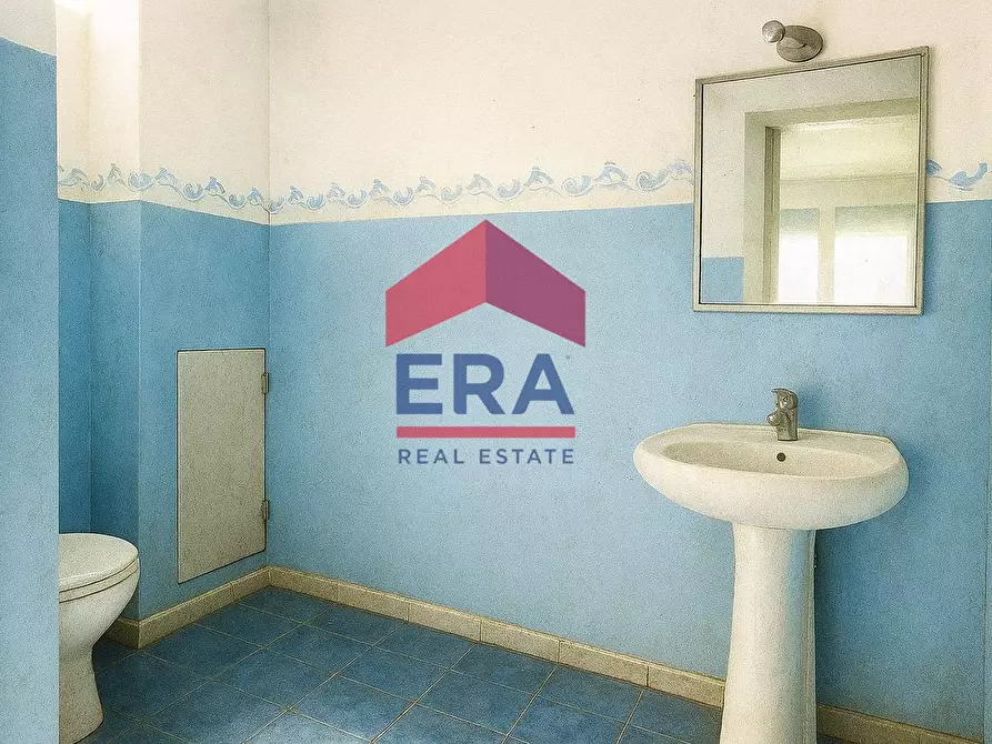 Immagine 19 di Locale commerciale in vendita  in Via Filippo Re 72 a Pomezia