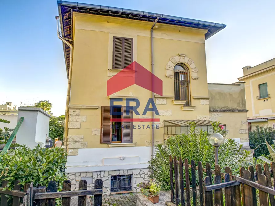 Immagine 6 di Villa in vendita  in Via Monviso 9 a Roma