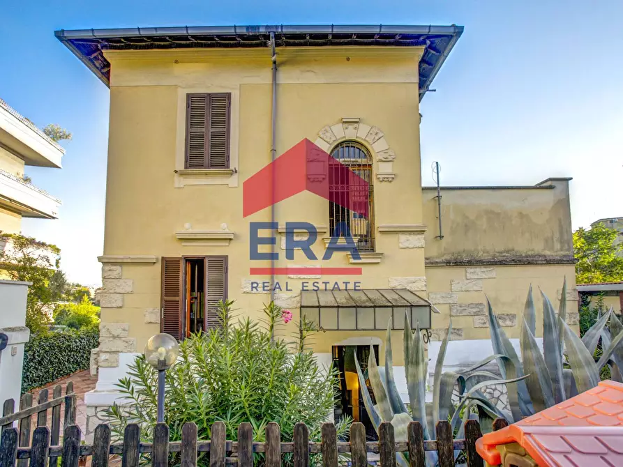 Immagine 7 di Villa in vendita  in Via Monviso 9 a Roma