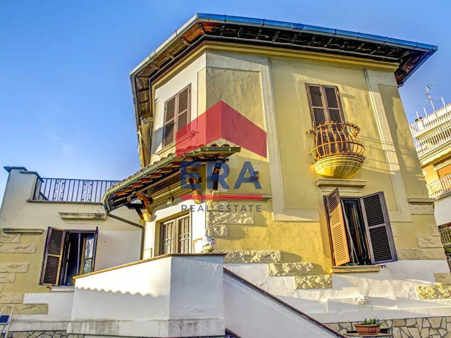 Immagine 10 di Villa in vendita  in Via Monviso 9 a Roma