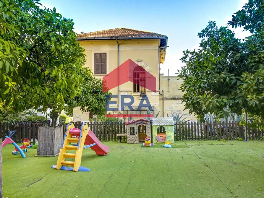 Immagine 15 di Villa in vendita  in Via Monviso 9 a Roma