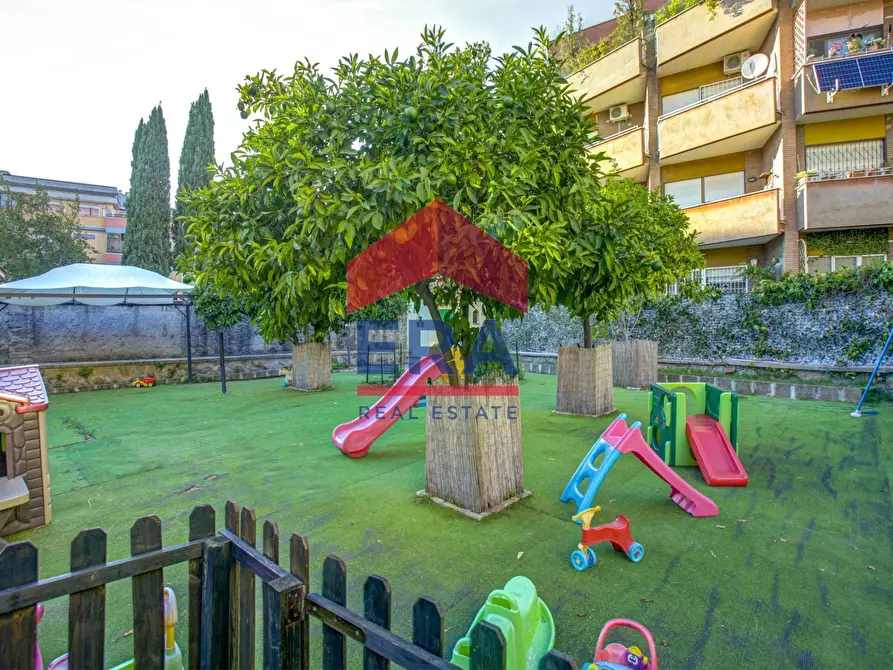 Immagine 17 di Villa in vendita  in Via Monviso 9 a Roma