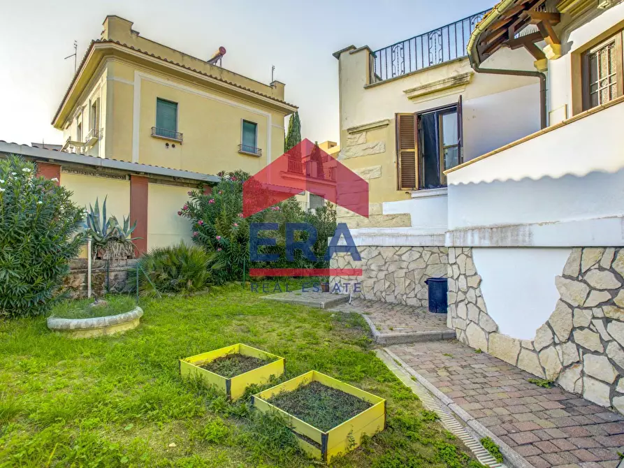 Immagine 19 di Villa in vendita  in Via Monviso 9 a Roma