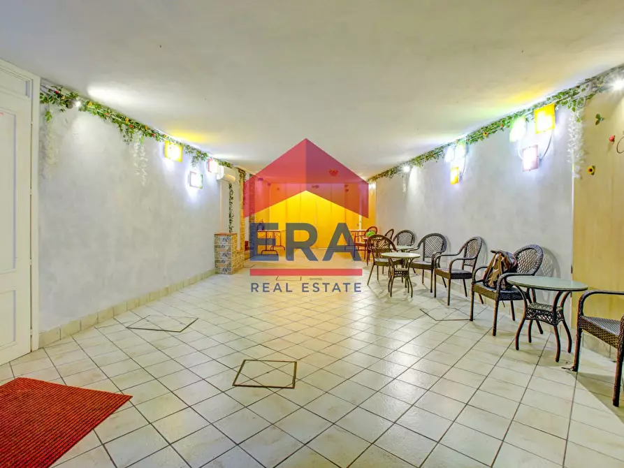 Immagine 26 di Villa in vendita  in Via Monviso 9 a Roma