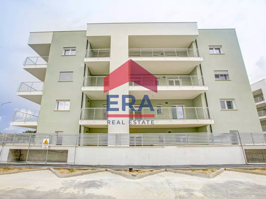 Immagine 2 di Appartamento in vendita  in VIA DI PRATICA DI MARE SNC a Pomezia