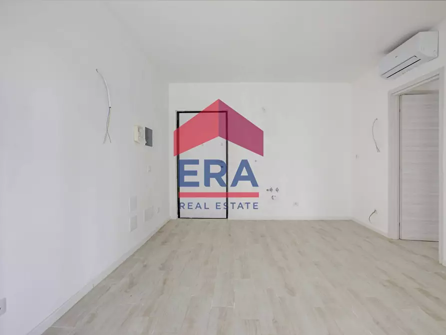 Immagine 6 di Appartamento in vendita  in VIA DI PRATICA DI MARE SNC a Pomezia