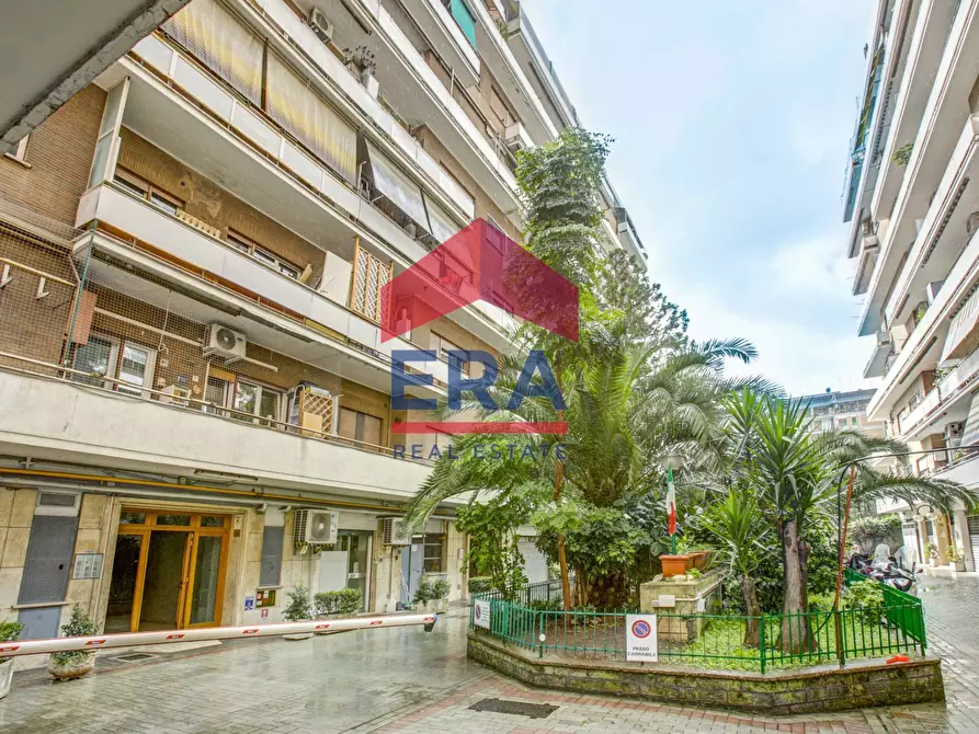 Immagine 3 di Appartamento in vendita  in Via dell'Impruneta 66 a Roma