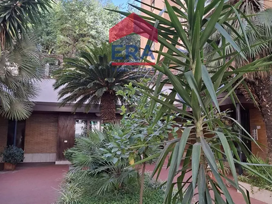 Immagine 2 di Appartamento in vendita  in Viale Dei Quattro Venti a Roma