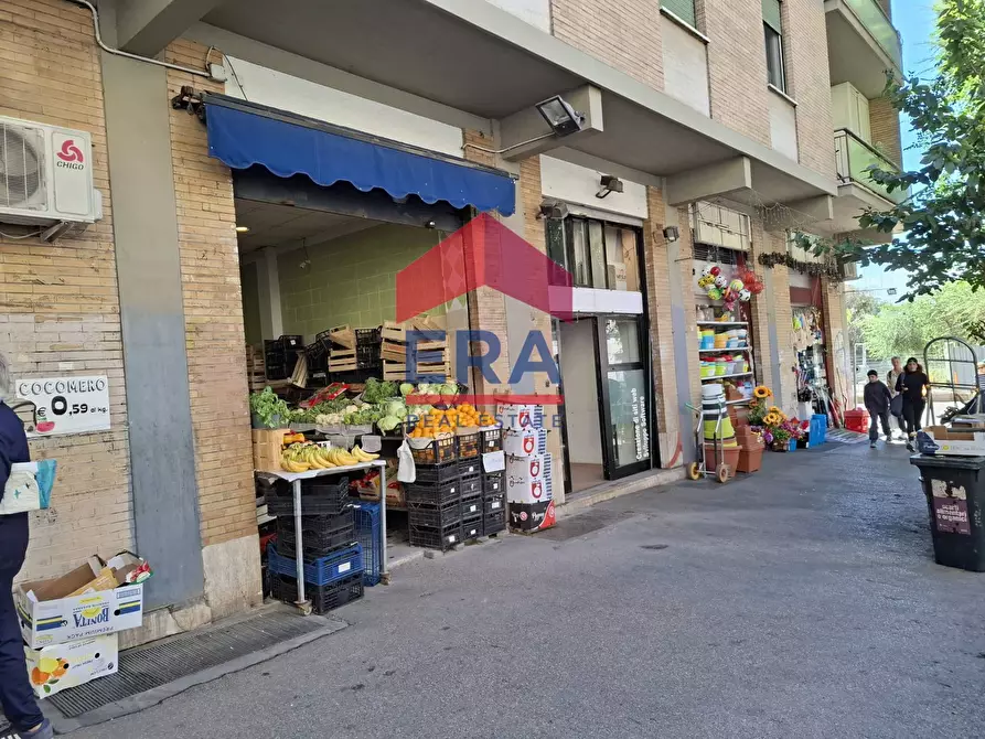 Immagine 16 di Locale commerciale in vendita  in Viale Dei Quattro Venti a Roma