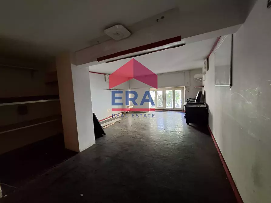 Immagine 9 di Locale commerciale in vendita  in Viale Dei Quattro Venti a Roma