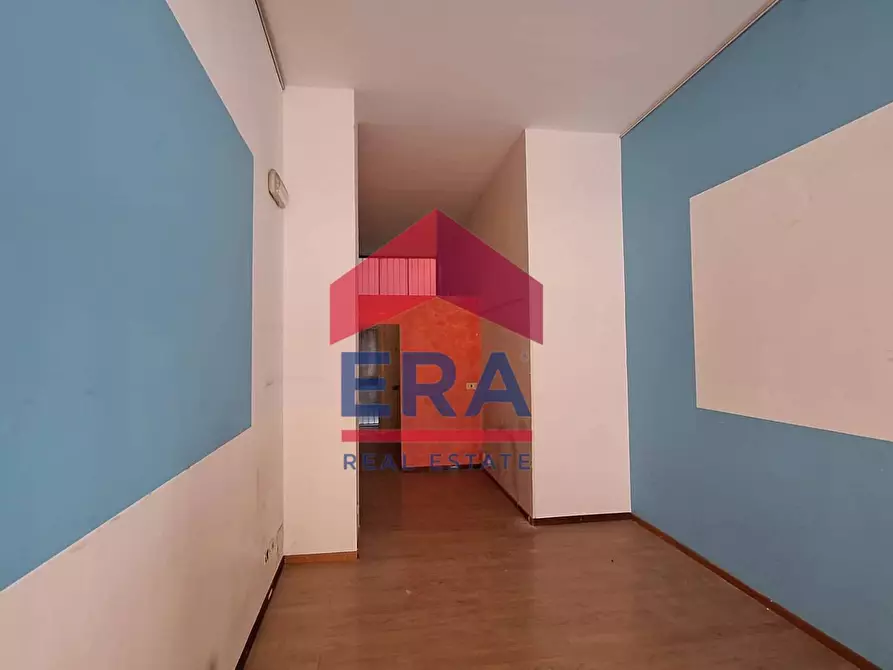 Immagine 4 di Locale commerciale in affitto  in Viale Umbria 99 a Milano