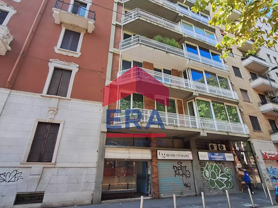 Immagine 1 di Locale commerciale in affitto  in Viale Umbria 99 a Milano