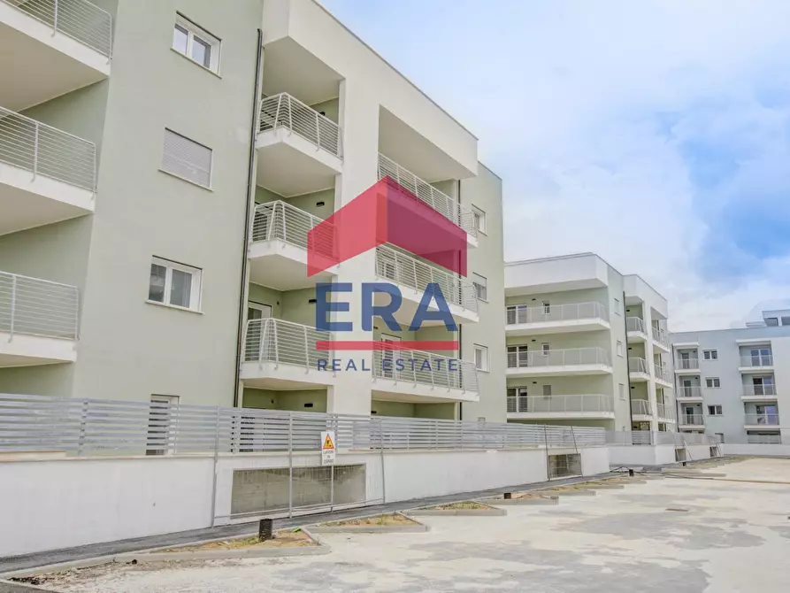 Immagine 1 di Appartamento in vendita  in Via di Pratica Di Mare snc a Pomezia