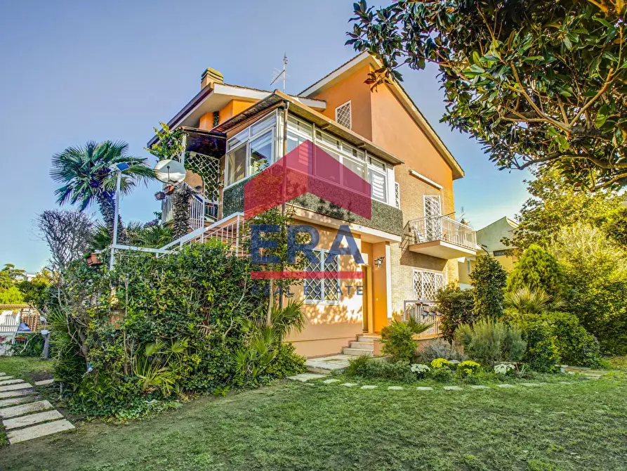 Immagine 1 di Villetta a schiera in vendita  in Via Corinna 7 a Roma