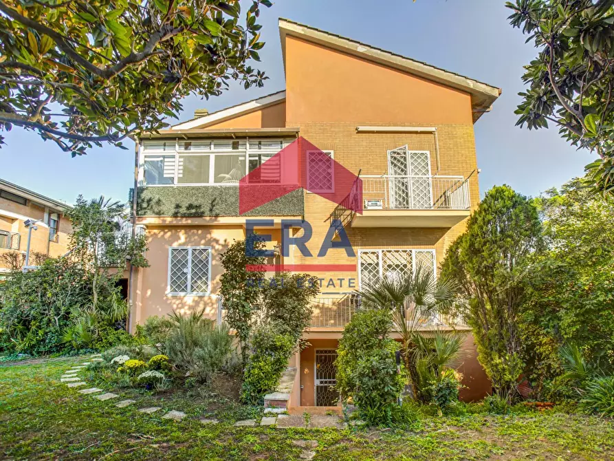 Immagine 3 di Villetta a schiera in vendita  in Via Corinna 7 a Roma