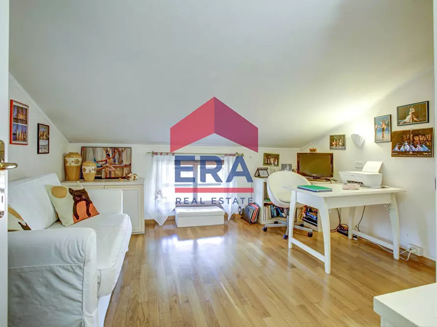 Immagine 26 di Villetta a schiera in vendita  in Via Corinna 7 a Roma