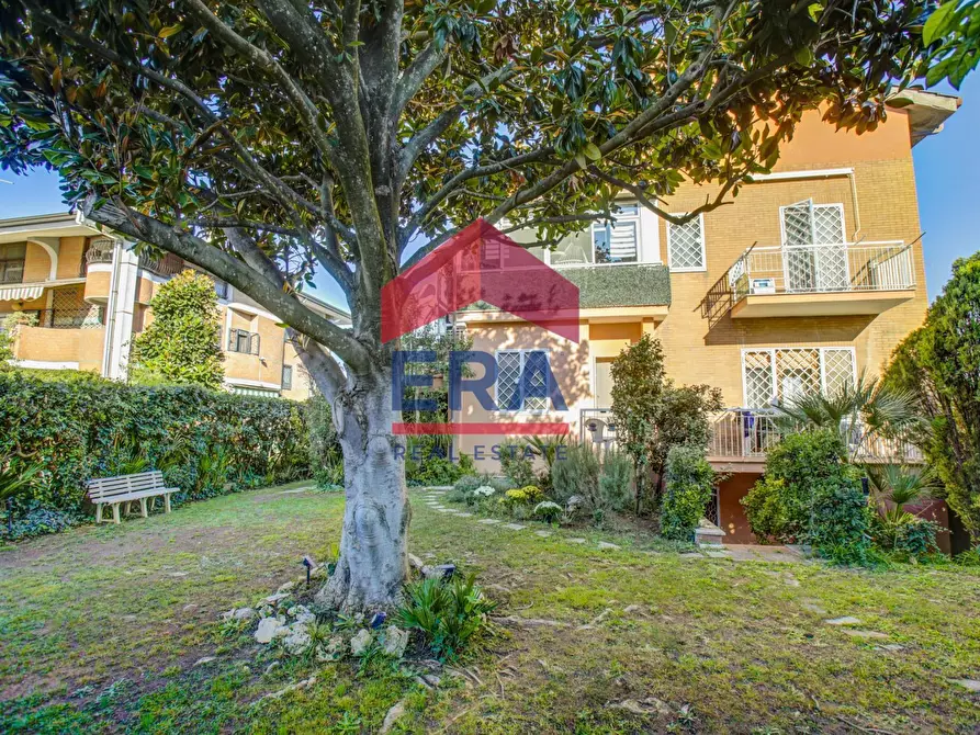 Immagine 2 di Villetta a schiera in vendita  in Via Corinna 7 a Roma