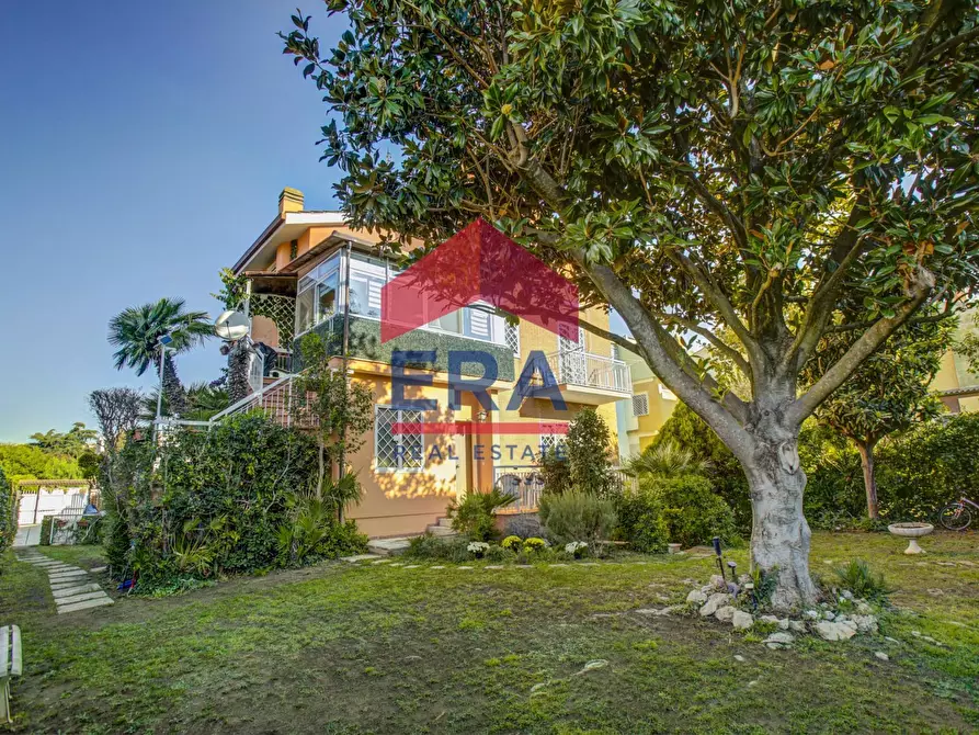 Immagine 46 di Villetta a schiera in vendita  in Via Corinna 7 a Roma