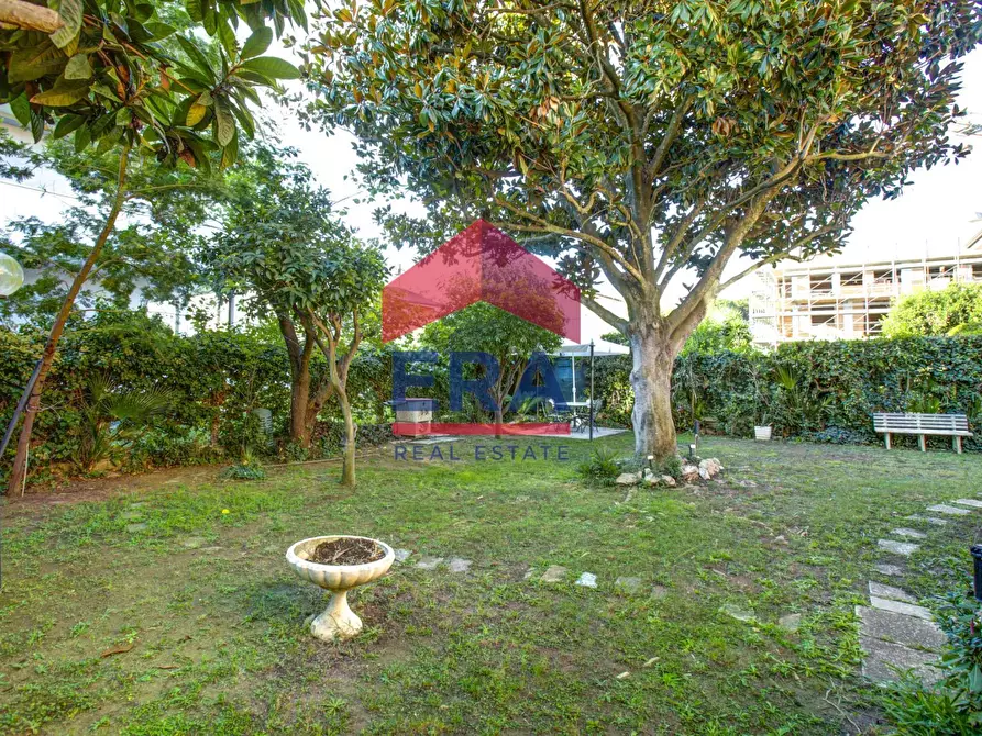 Immagine 47 di Villetta a schiera in vendita  in Via Corinna 7 a Roma