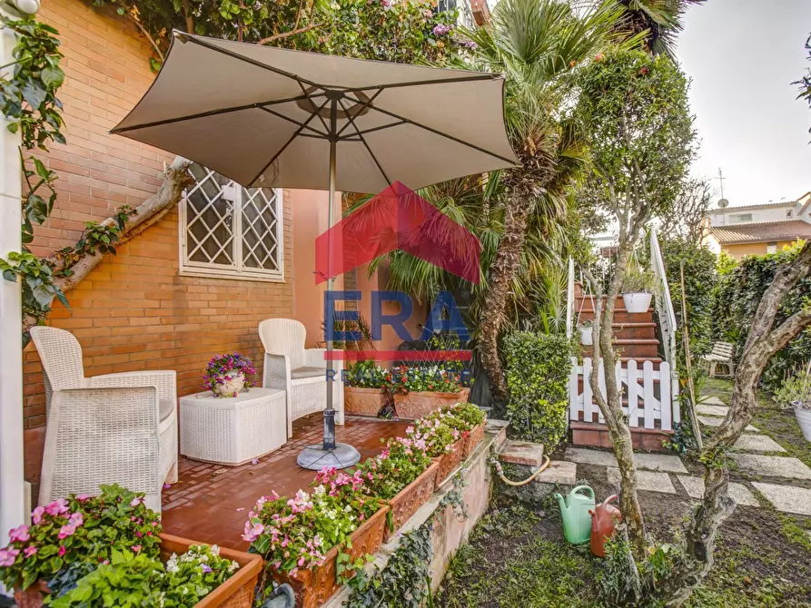 Immagine 48 di Villetta a schiera in vendita  in Via Corinna 7 a Roma