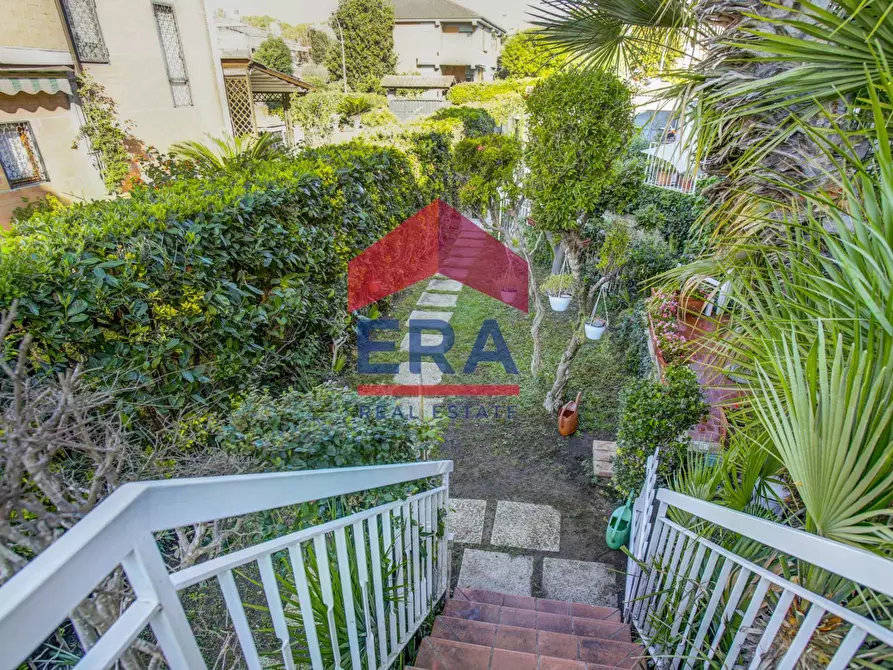 Immagine 50 di Villetta a schiera in vendita  in Via Corinna 7 a Roma