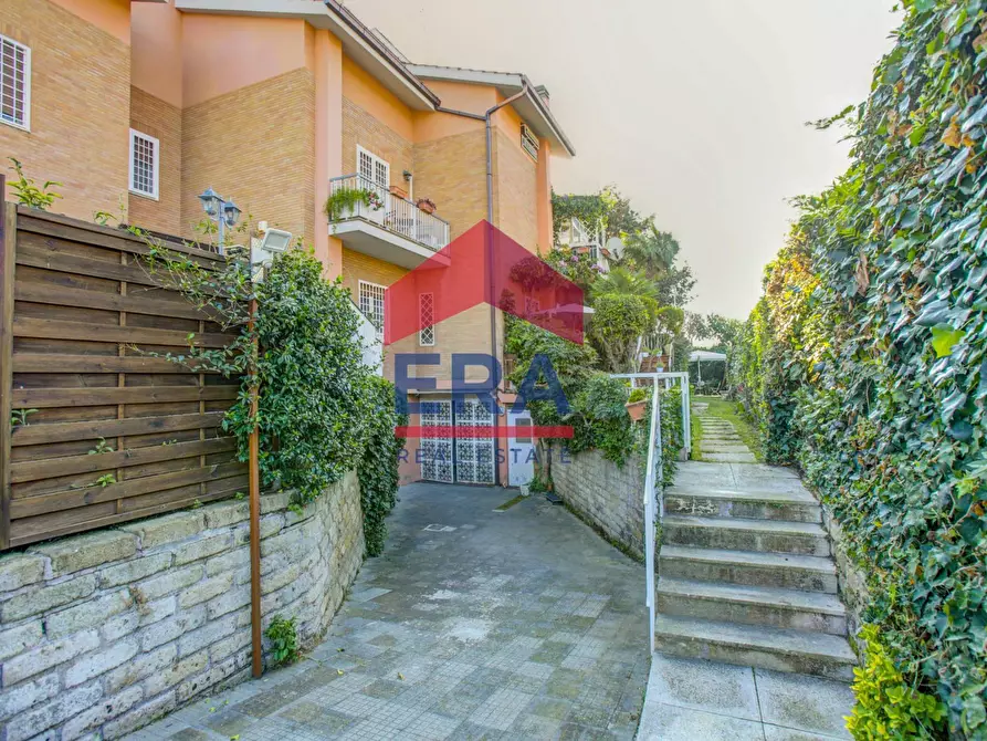 Immagine 51 di Villetta a schiera in vendita  in Via Corinna 7 a Roma