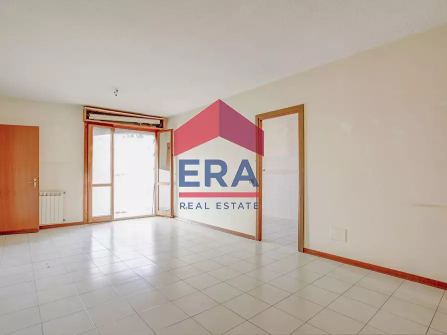 Immagine 2 di Appartamento in vendita  in via Berlinguer 14 a Pomezia