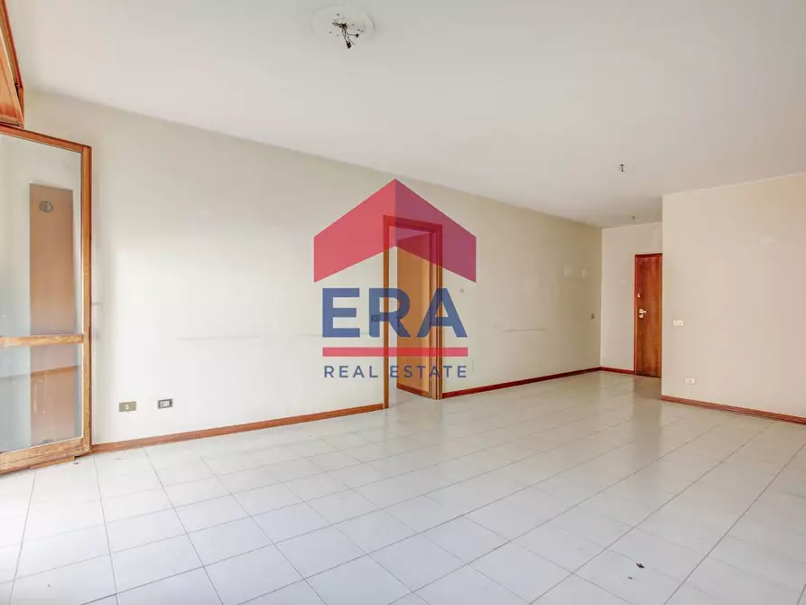 Immagine 3 di Appartamento in vendita  in via Berlinguer 14 a Pomezia