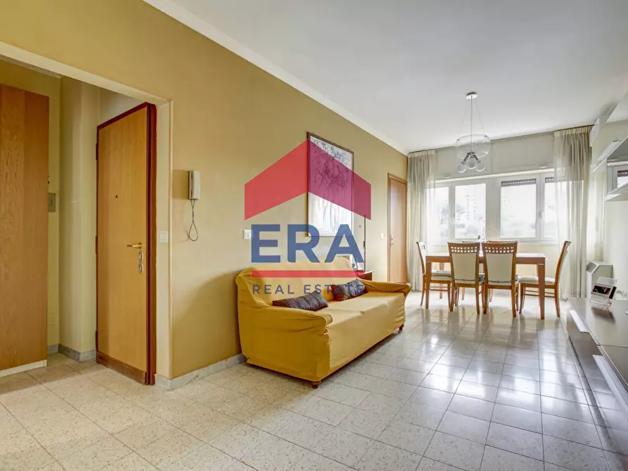 Immagine 2 di Appartamento in vendita  in Via Melville 14 a Roma