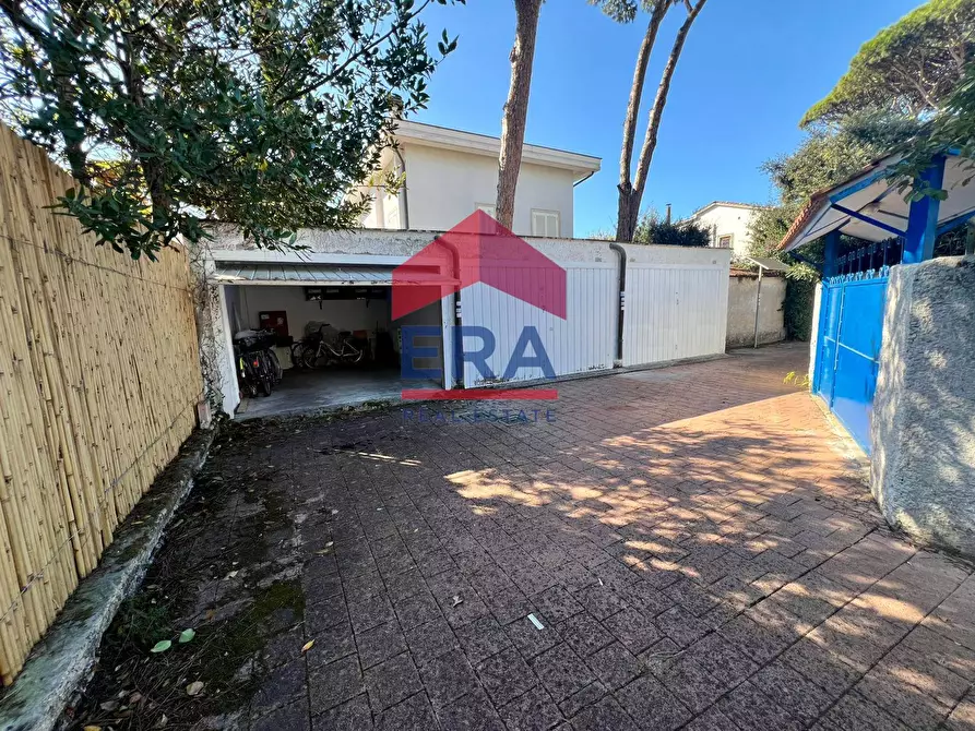 Immagine 41 di Villa in vendita  in Via Falconara 29 a Fiumicino