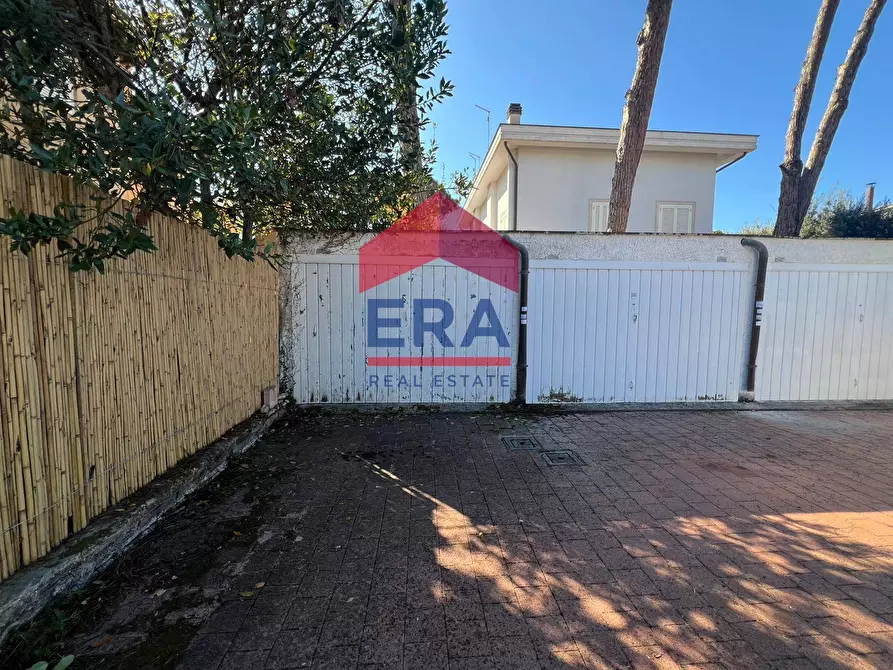 Immagine 40 di Villa in vendita  in Via Falconara 29 a Fiumicino