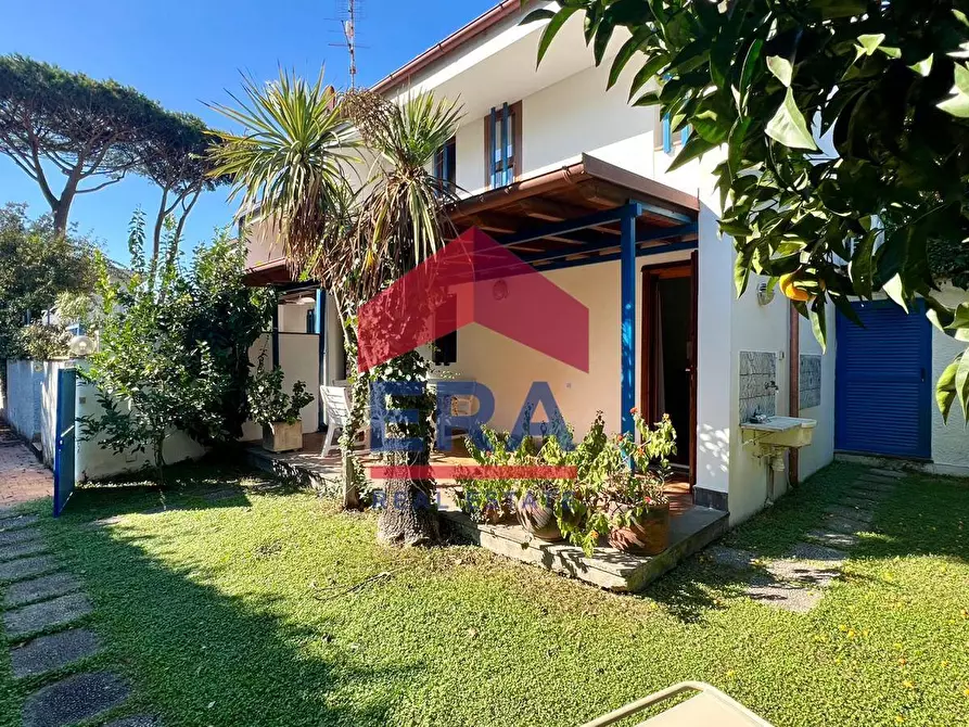 Immagine 4 di Villa in vendita  in Via Falconara 29 a Fiumicino