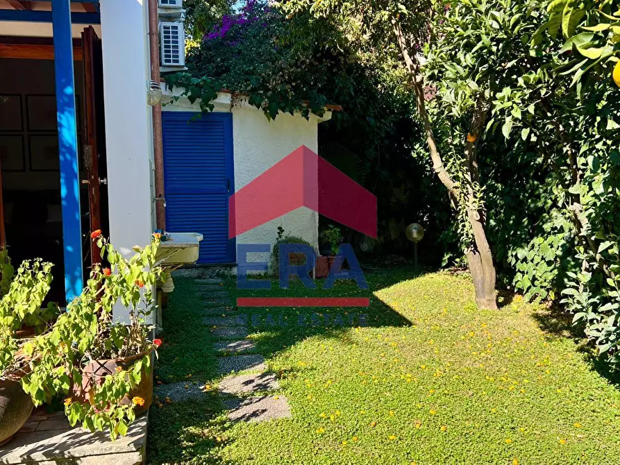 Immagine 7 di Villa in vendita  in Via Falconara 29 a Fiumicino