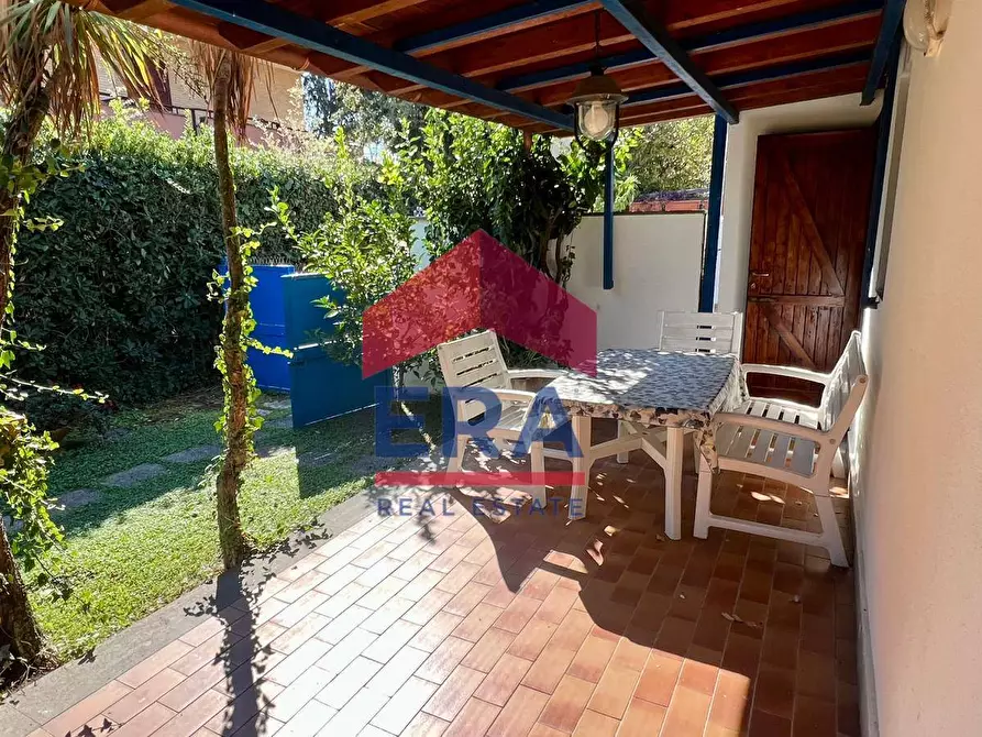 Immagine 8 di Villa in vendita  in Via Falconara 29 a Fiumicino